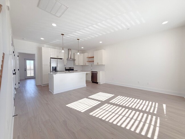 Building Photo - 2-Bedroom with Flex Room, Pool, and Pickleball Court in Cookeville