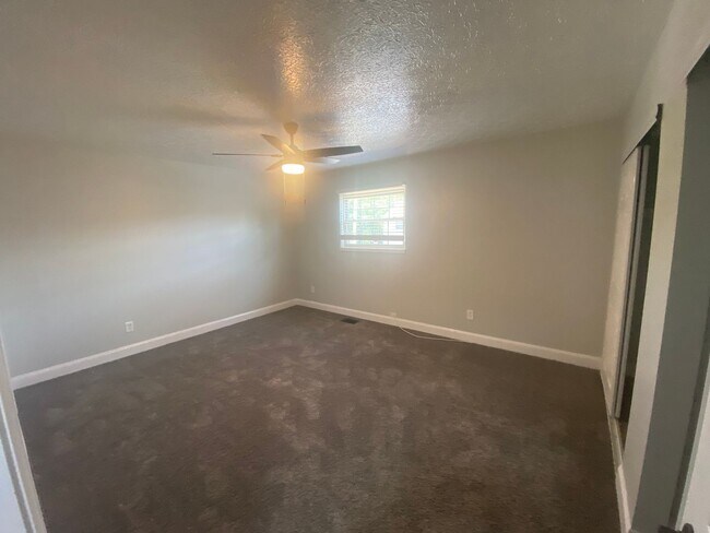 Foto del edificio - 3252 Summerhill Ln