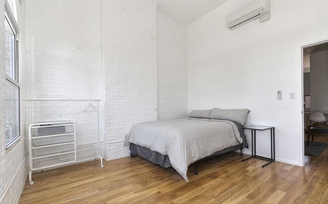 Foto del edificio - 326 Eldert St