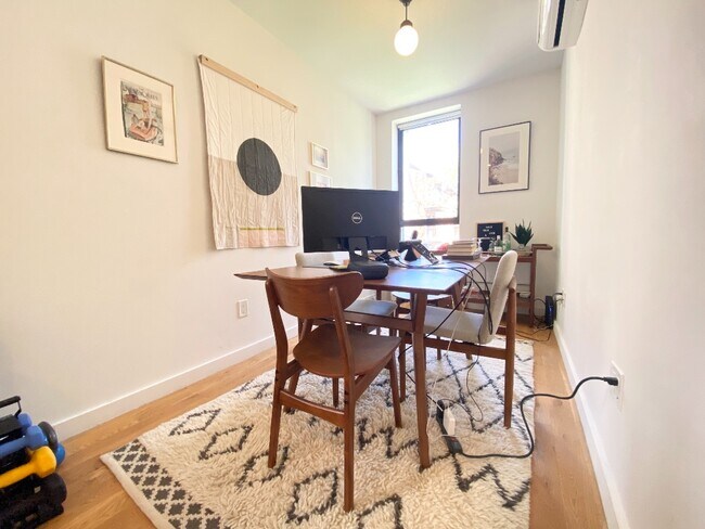 Building Photo - Nelson Street