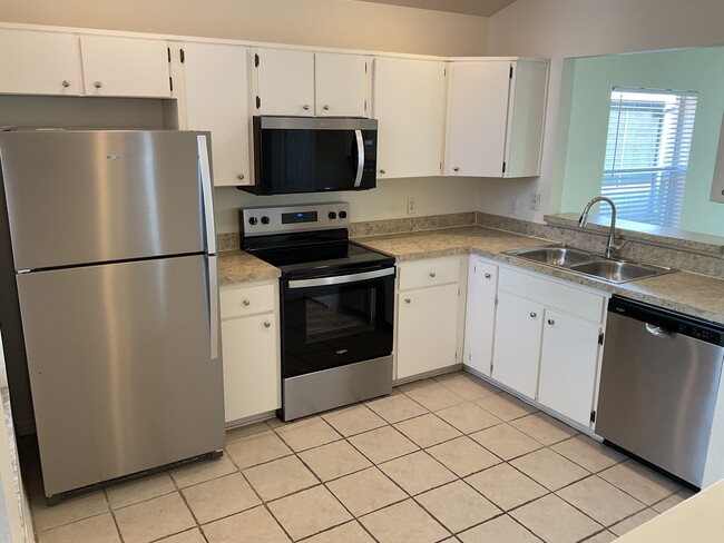 Foto del edificio - 256 Daniels Pointe Dr