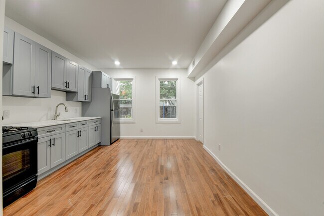 Foto del edificio - 37 Logan Ave