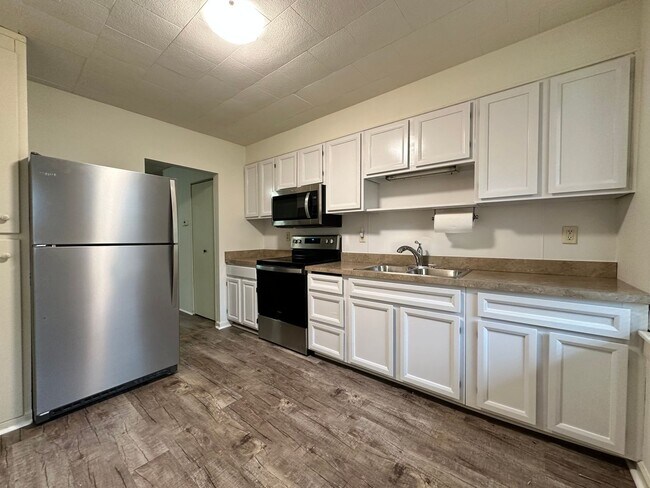 Foto del edificio - Newly updated 3 bedroom 1 bath single fami...