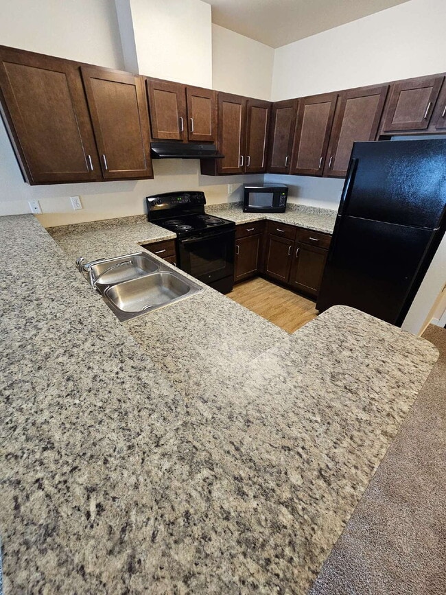 Building Photo - 2 Bedroom | 1 Bathroom 2nd Floor Apartment...