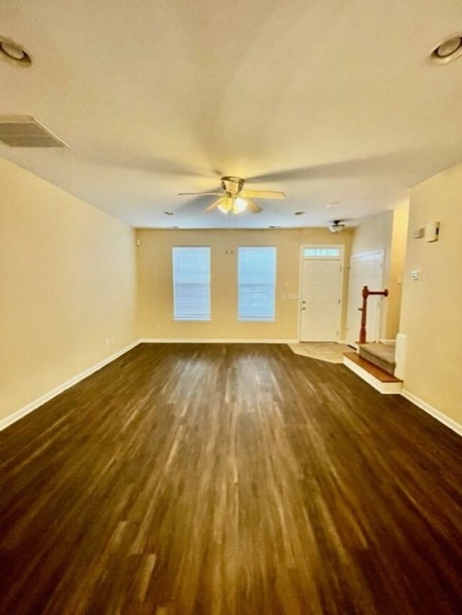 Building Photo - Come take a look at this end unit 3 bedroom, 2.5 bath townhouse located in very desirable FORT MI...