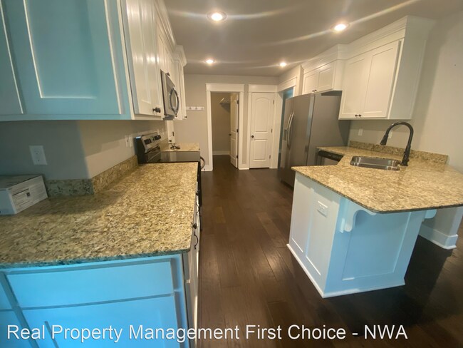 Foto del edificio - 3 br, 2 bath House - 1 Elms Circle