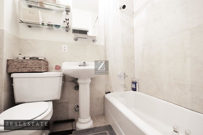 Building Photo - 210 Park Place