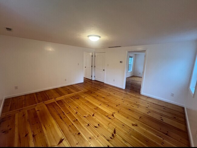 Foto del edificio - 265 Dunstable Rd