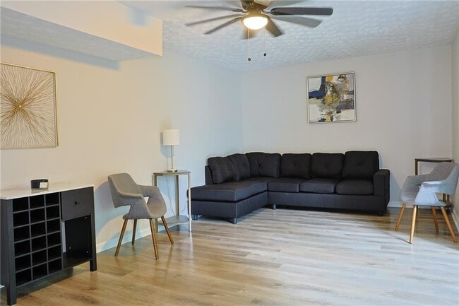 Foto del edificio - 4411 Flakes Mill Rd