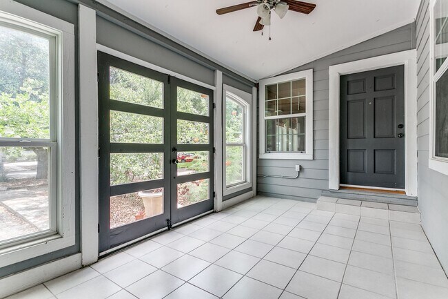 Foto del edificio - ALAMO HEIGHTS I.S.D. COTTAGE