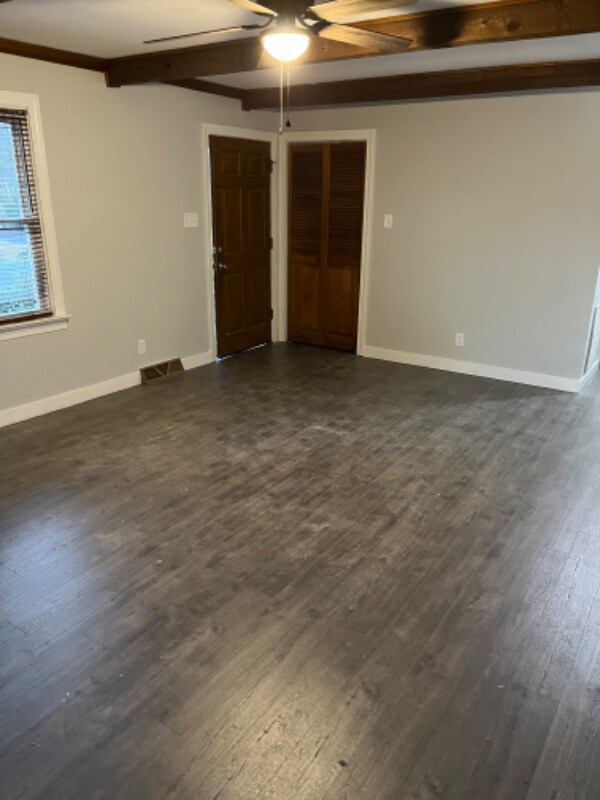 Foto del edificio - 3225 Hollyglen Ct