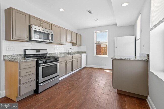 Foto del edificio - 4032 Falls Rd
