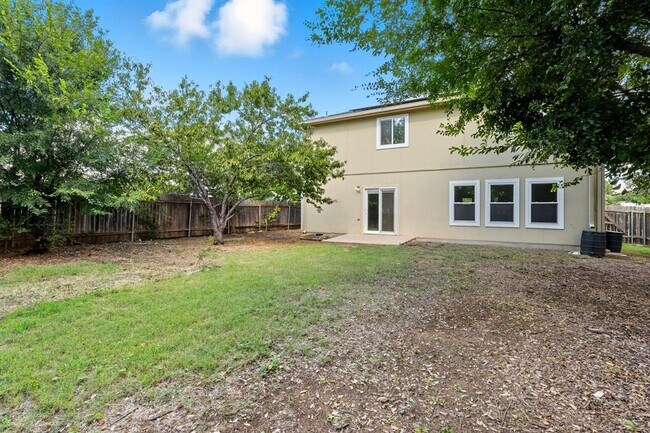 Foto del edificio - 617 Riverway Ln