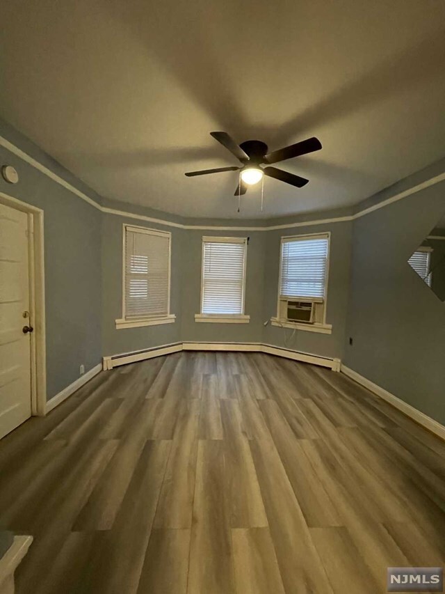 Foto del edificio - 50-52 Danforth Ave