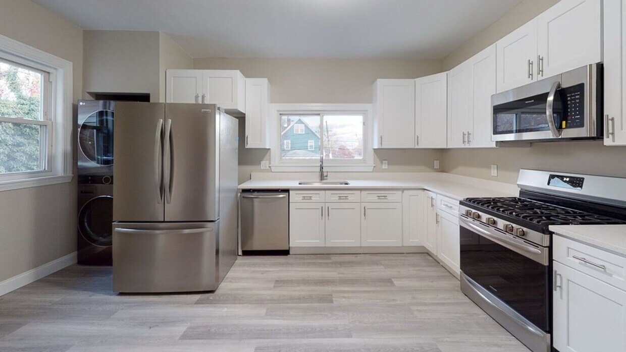 Foto principal - Newtonville Duplex w/Parking 9/1