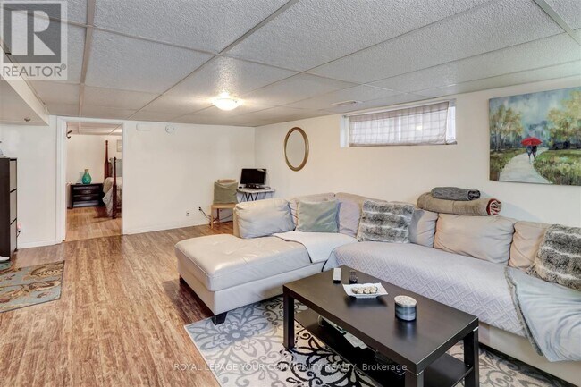 Building Photo - 18 Railway St