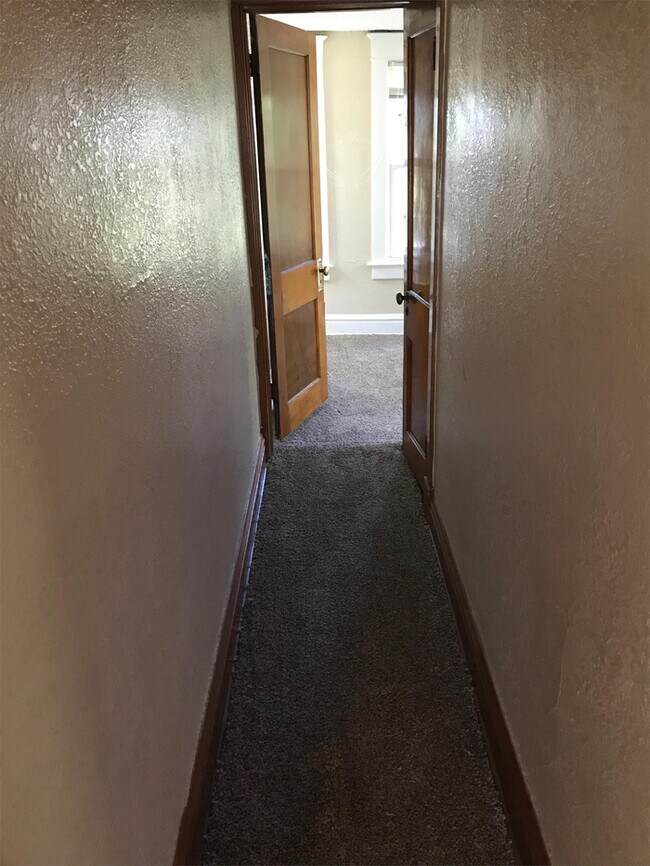 Building Photo - 1814 E 48th St