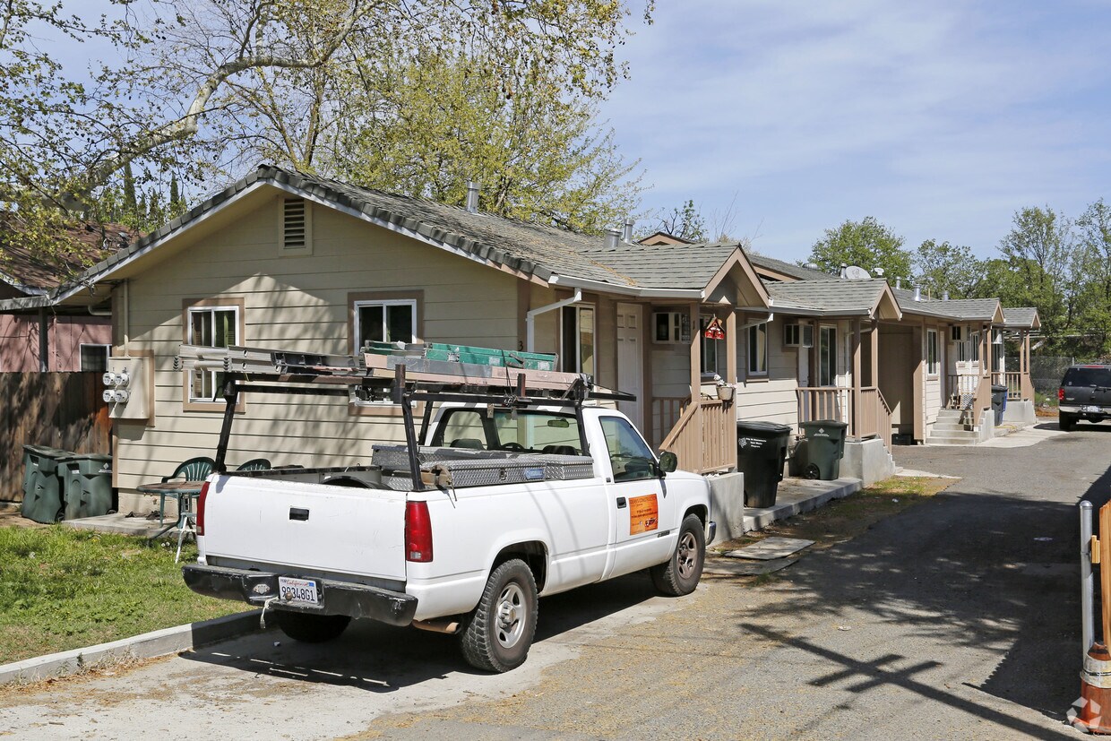 Primary Photo - 3118 Academy Way