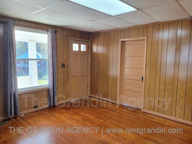 Foto del edificio - 1108 Tompkins Ave SE