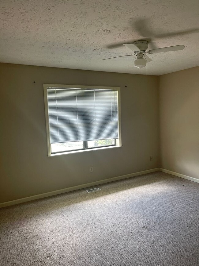 Photo - Hampton 1367-1369 Apartment