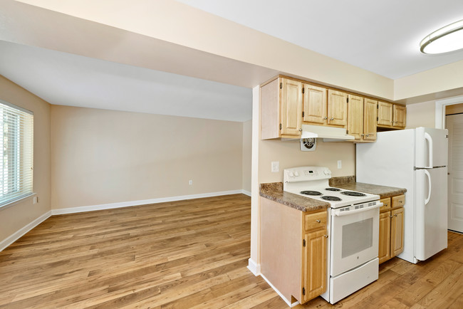 Three Bedroom Renovated Apartment - EastView on the Avenue