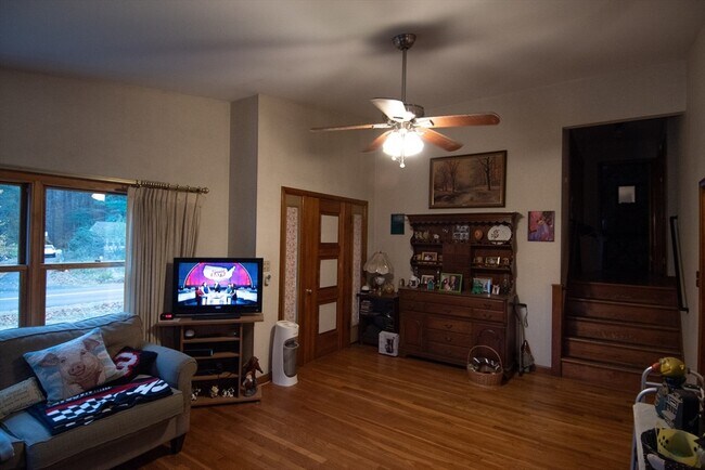 Foto del edificio - 227 Green River Rd