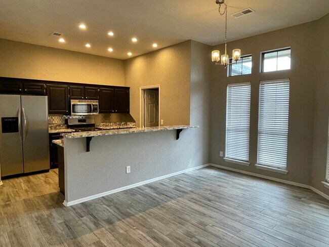 Foto del edificio - Beautiful updated 3 bed 2 bath