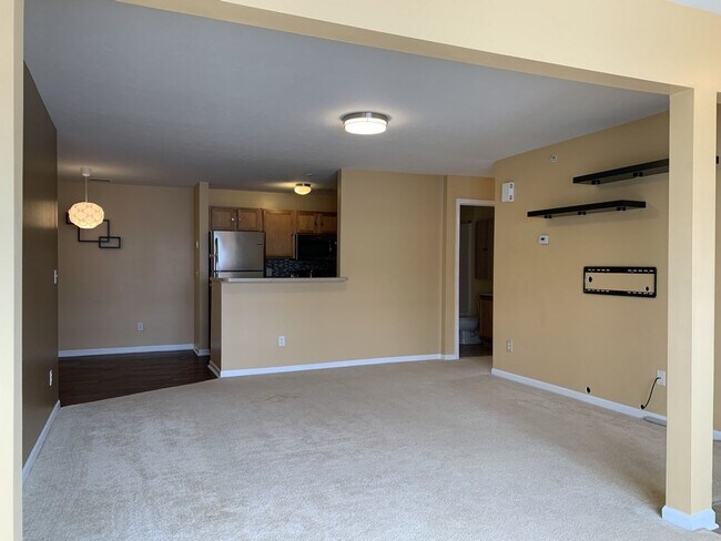 Building Photo - 3-BDR 2-BATH CONDO IN GRAND LEDGE - Cat Fr...