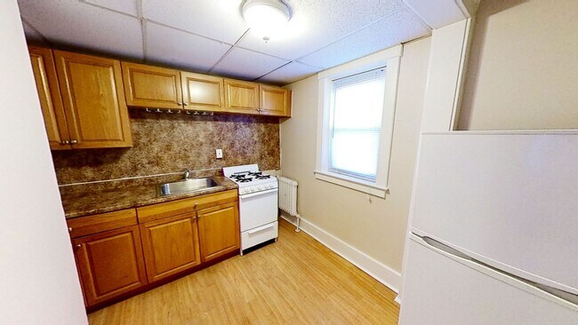 Building Photo - 1615-1625 East Ave Unit-103