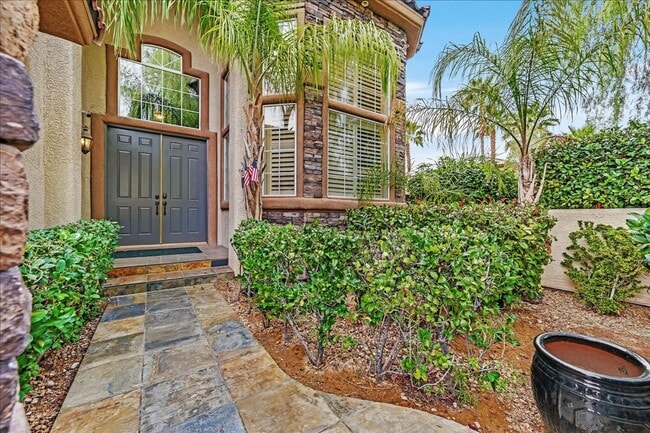 Foto del edificio - Fully Upgraded 5 Bedroom 4.5 Bathroom in Guard Gated Foothills Community!