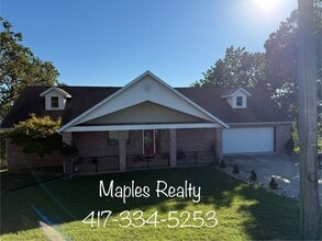 Building Photo - 467 Crestview Dr
