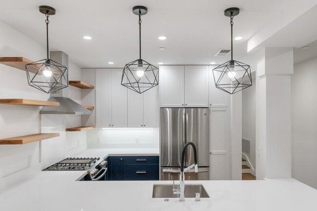 Building Photo - 5 bedroom in San Francisco CA 94133