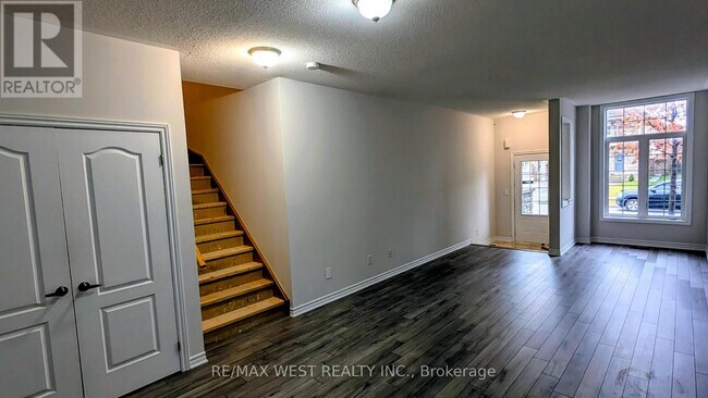 Photo du bâtiment - 10 Moore's Ct