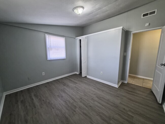 Foto del edificio - 4709 Ribble Rd