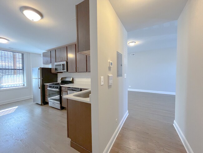 Foto del edificio - 3405 W Fullerton Ave