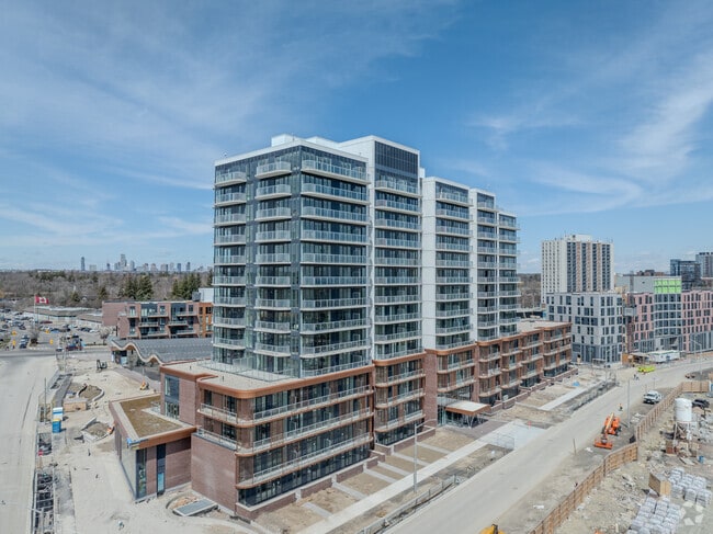 Building Photo - Brightwater I & II