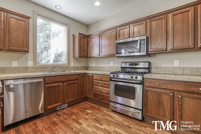 Foto del edificio - Spacious 4 Bedroom Craftsman Style Home!