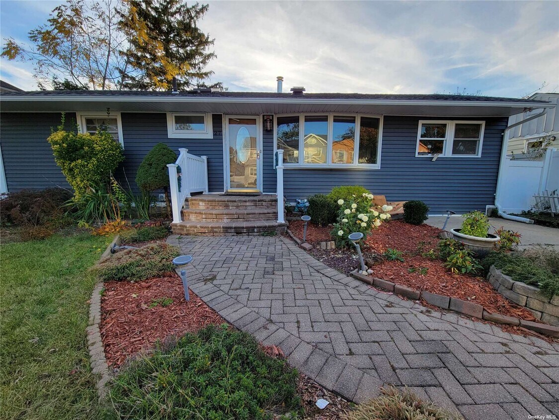 27 Dr, Plainview, NY 11803 House Rental in Plainview, NY