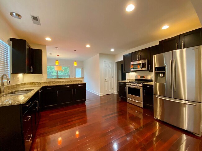 Building Photo - Immaculate Cottage Style Home In NODA