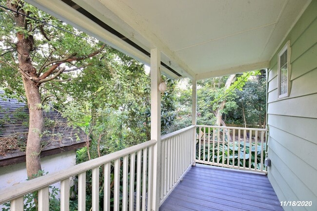 Building Photo - Gorgeous 1/1 Modern Apartment with 1 Car G...