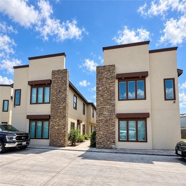 Building Photo - 1203 White Oak Dr