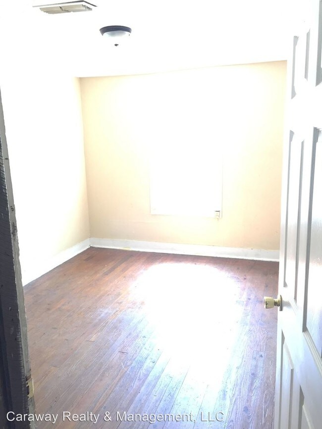 Building Photo - 3 br, 1 bath House - 1846 Logan St.