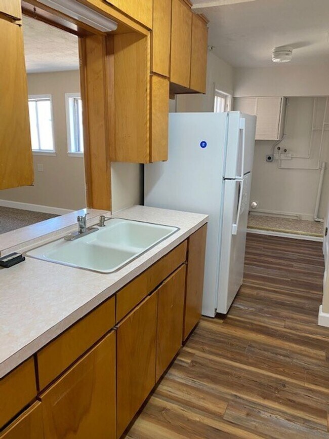 Foto del edificio - ALL PROSPECTIVE TENANTS MUST SUBMIT A $58 ...