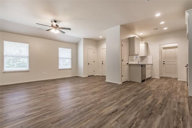 Foto del edificio - 433 Chalk Hill Ct