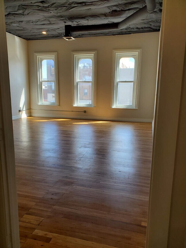 Building Photo - 612 Saint Joseph St