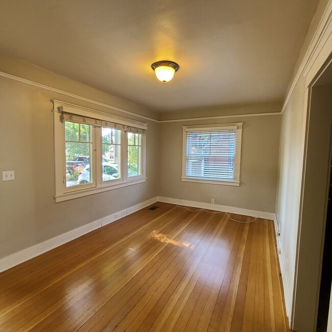 Building Photo - Diamond Duplex