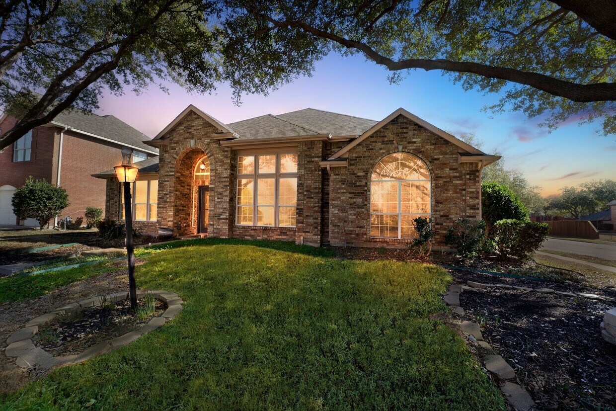 Primary Photo - 5512 Charleston Dr