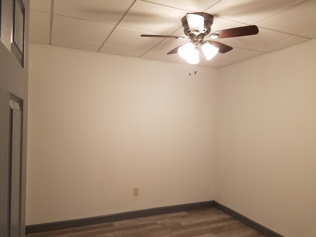 Dormitorio intermedio y/o oficina - 115 W North St