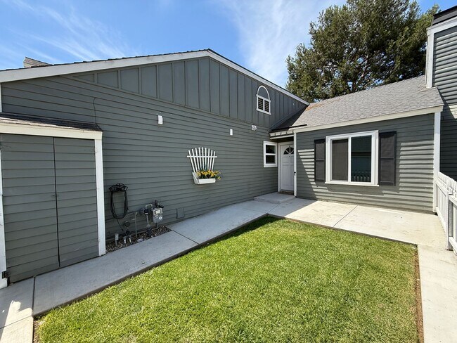 Foto del edificio - 1623 Point Lobos Ln