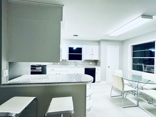 Foto del edificio - 6410 Neff St